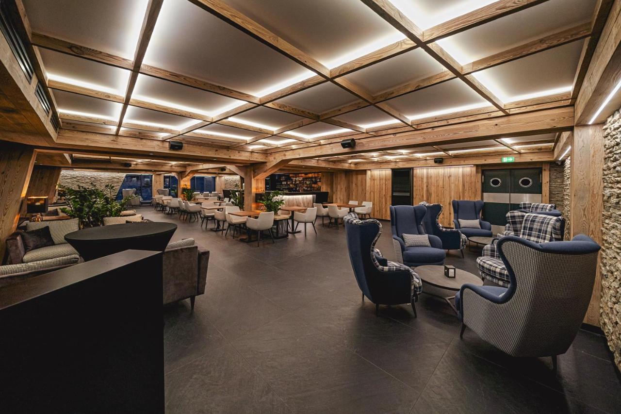 Hotel Meta Resort & Vine Spa Щирк Екстериор снимка
