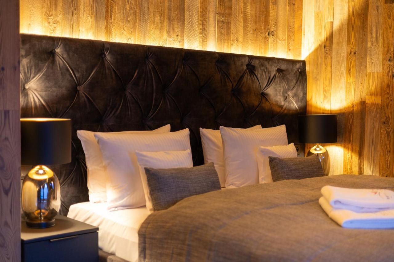 Hotel Meta Resort & Vine Spa Щирк Екстериор снимка