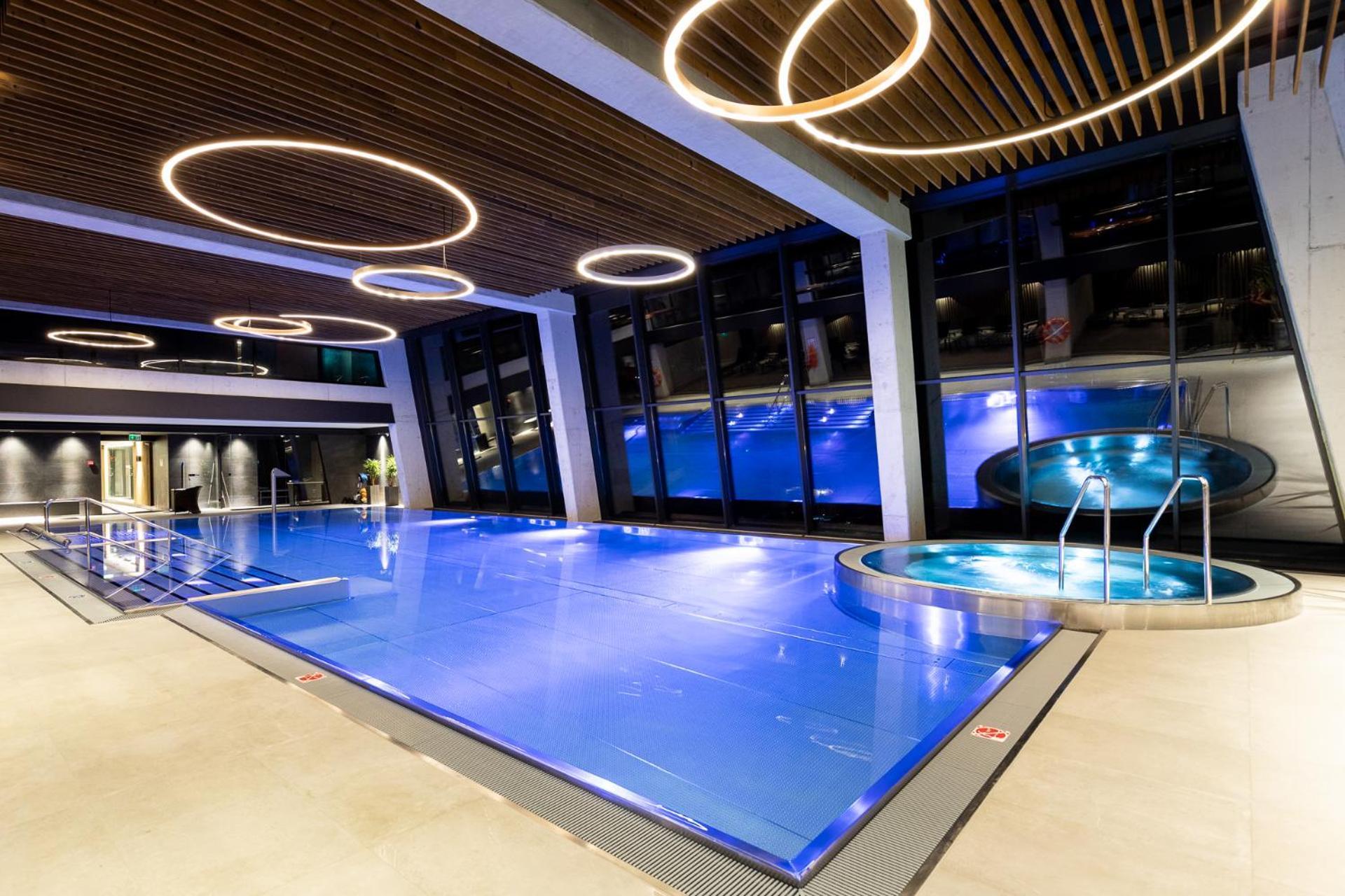 Hotel Meta Resort & Vine Spa Щирк Екстериор снимка