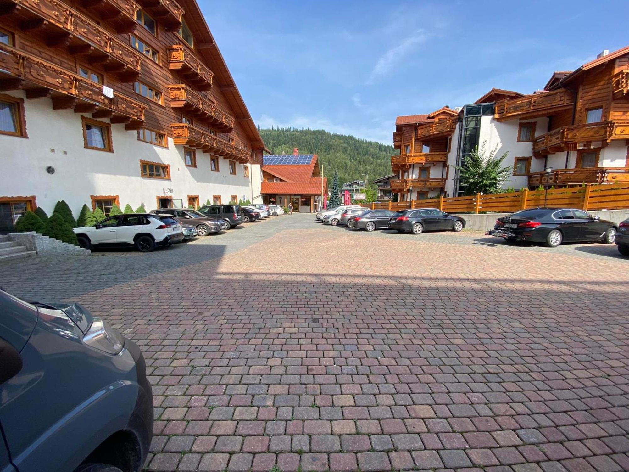 Hotel Meta Resort & Vine Spa Щирк Екстериор снимка