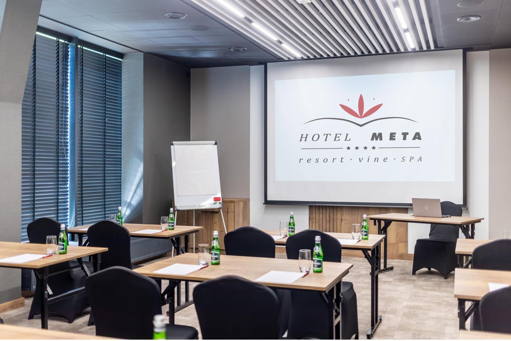 Hotel Meta Resort & Vine Spa Щирк Екстериор снимка