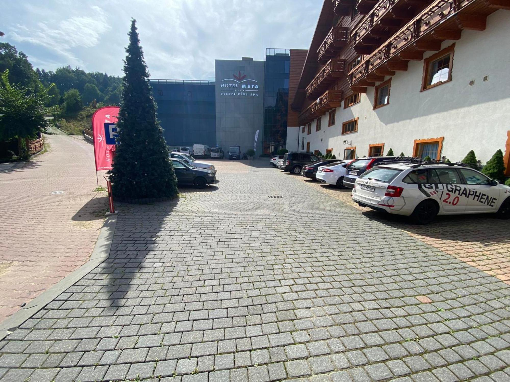 Hotel Meta Resort & Vine Spa Щирк Екстериор снимка