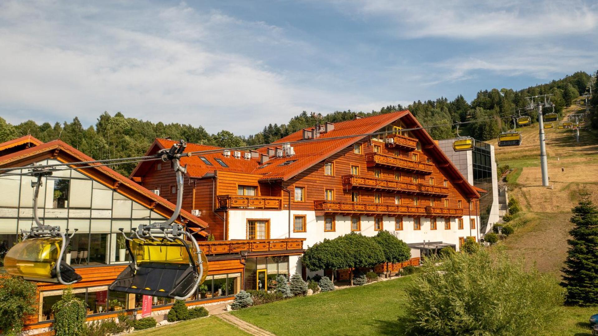Hotel Meta Resort & Vine Spa Щирк Екстериор снимка