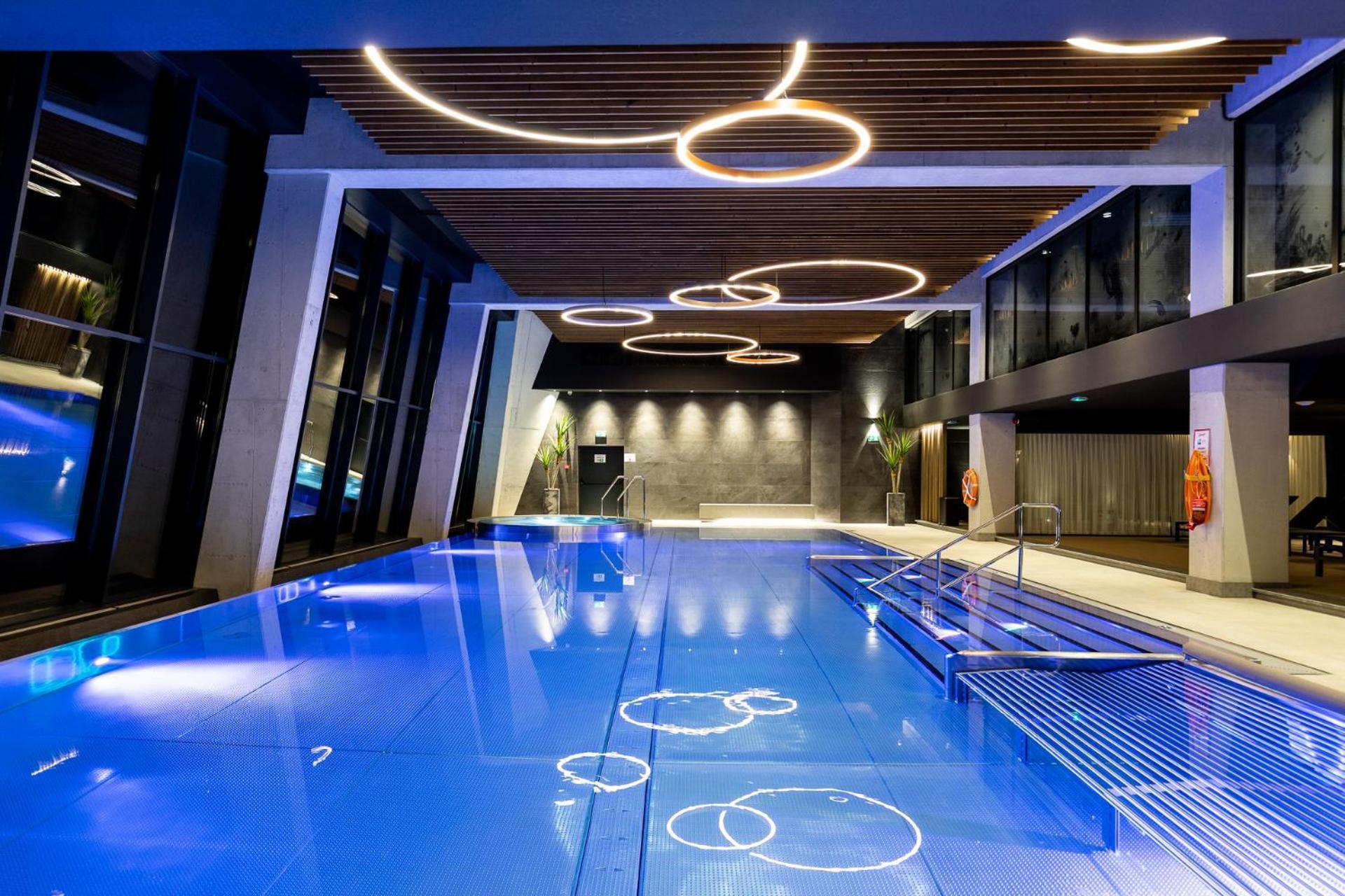 Hotel Meta Resort & Vine Spa Щирк Екстериор снимка