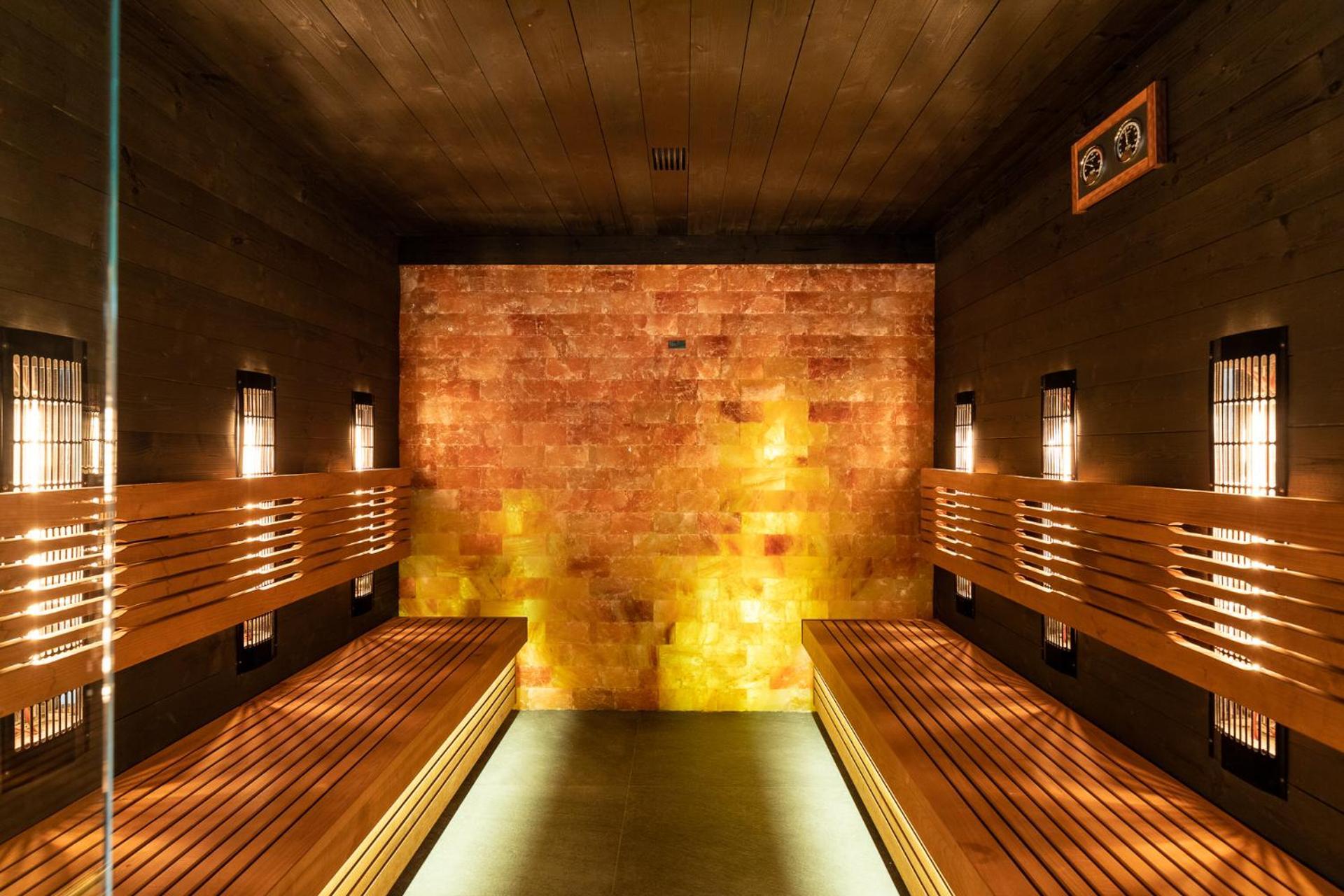 Hotel Meta Resort & Vine Spa Щирк Екстериор снимка