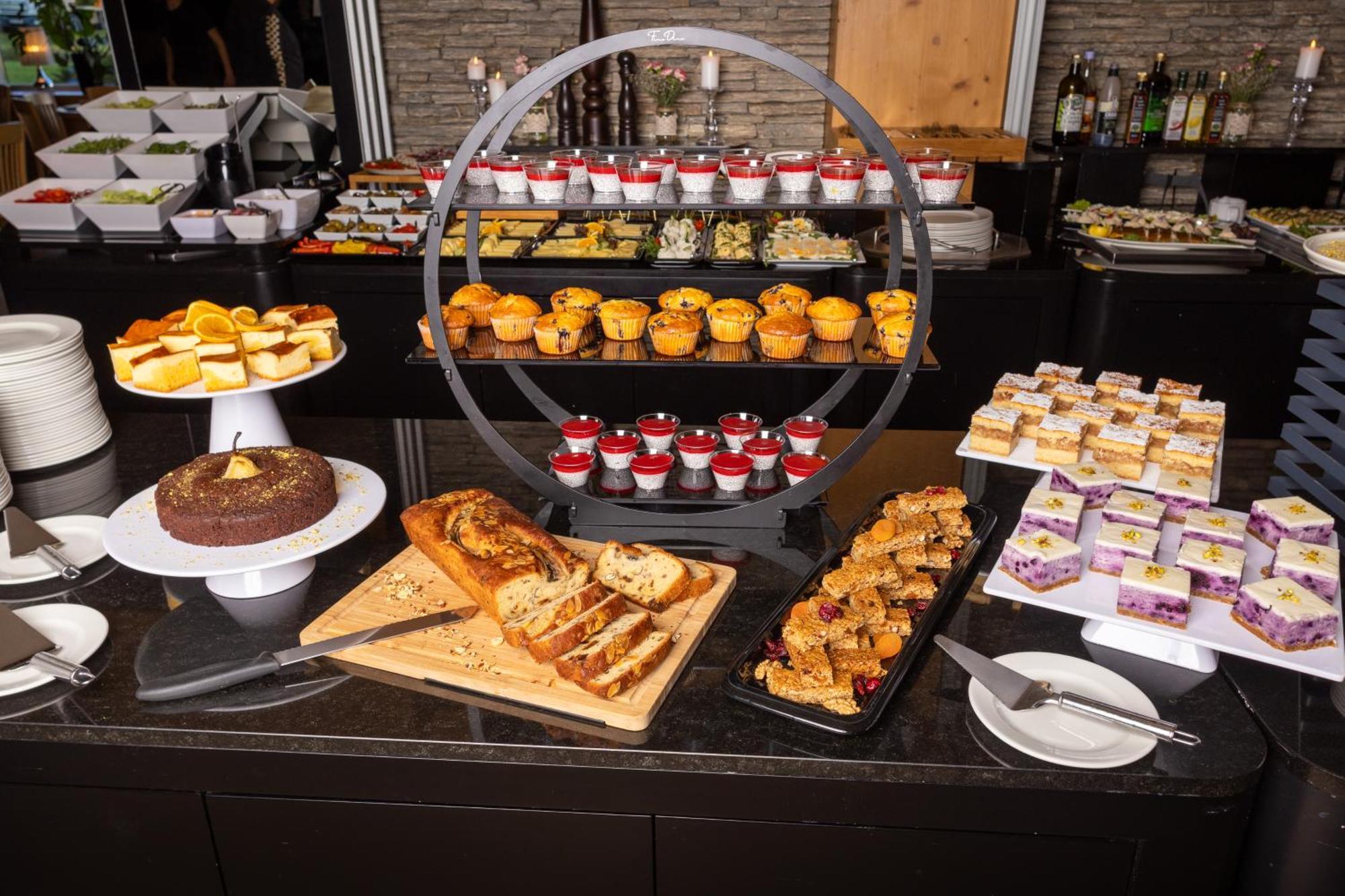 Hotel Meta Resort & Vine Spa Щирк Екстериор снимка