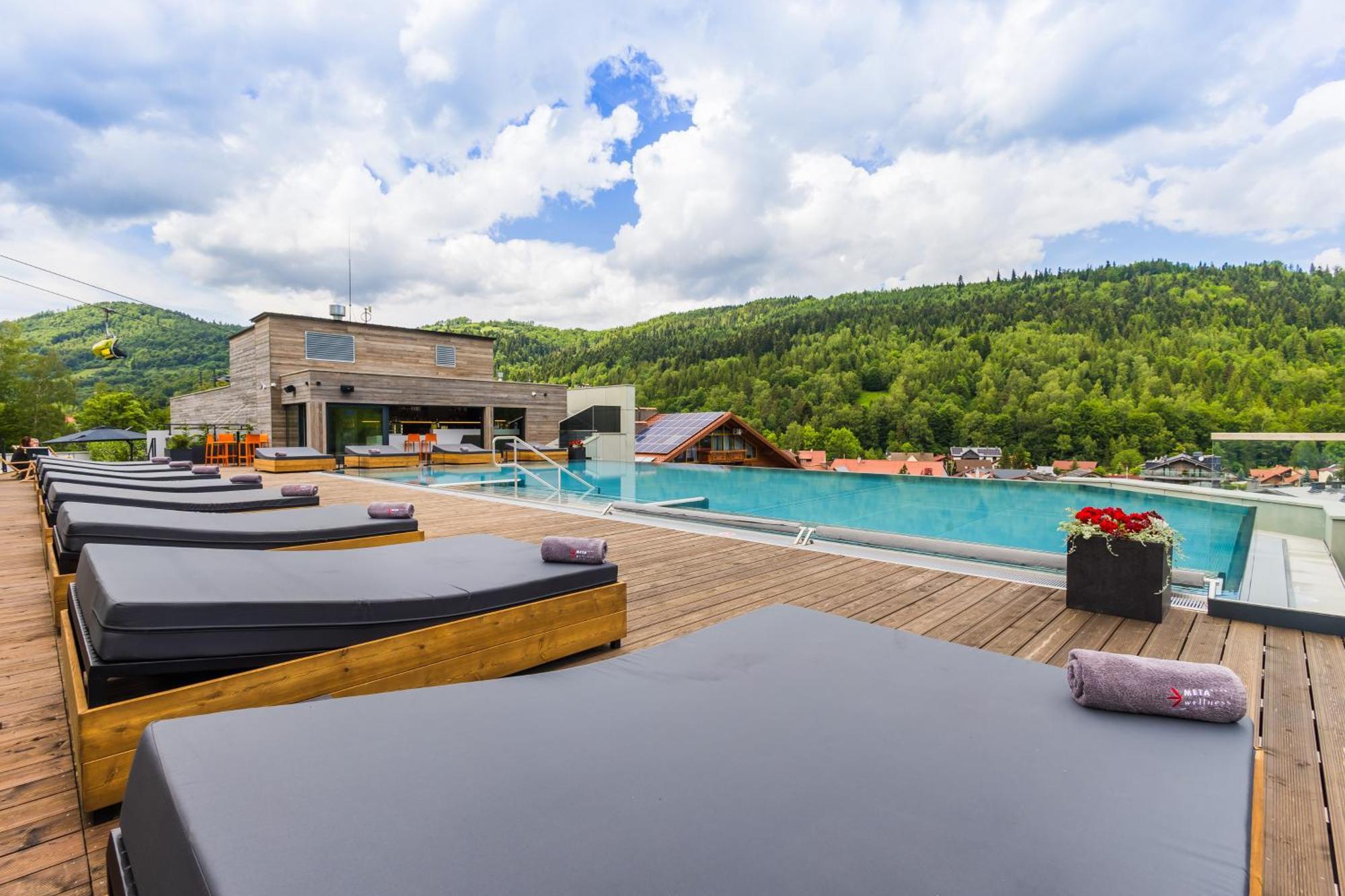 Hotel Meta Resort & Vine Spa Щирк Екстериор снимка