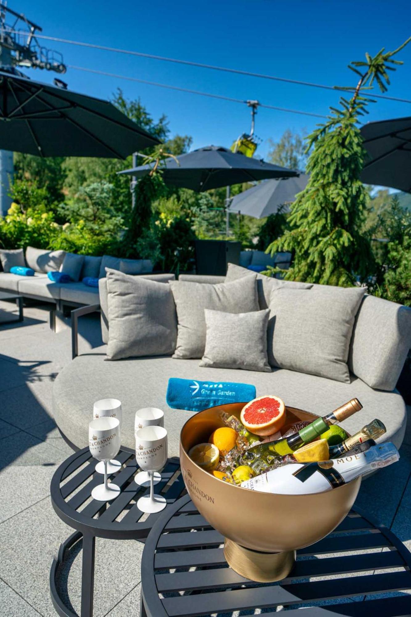 Hotel Meta Resort & Vine Spa Щирк Екстериор снимка