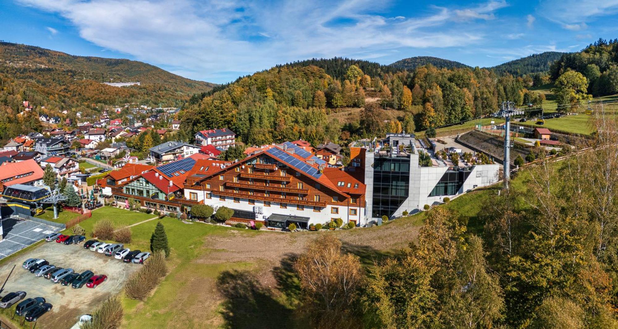 Hotel Meta Resort & Vine Spa Щирк Екстериор снимка