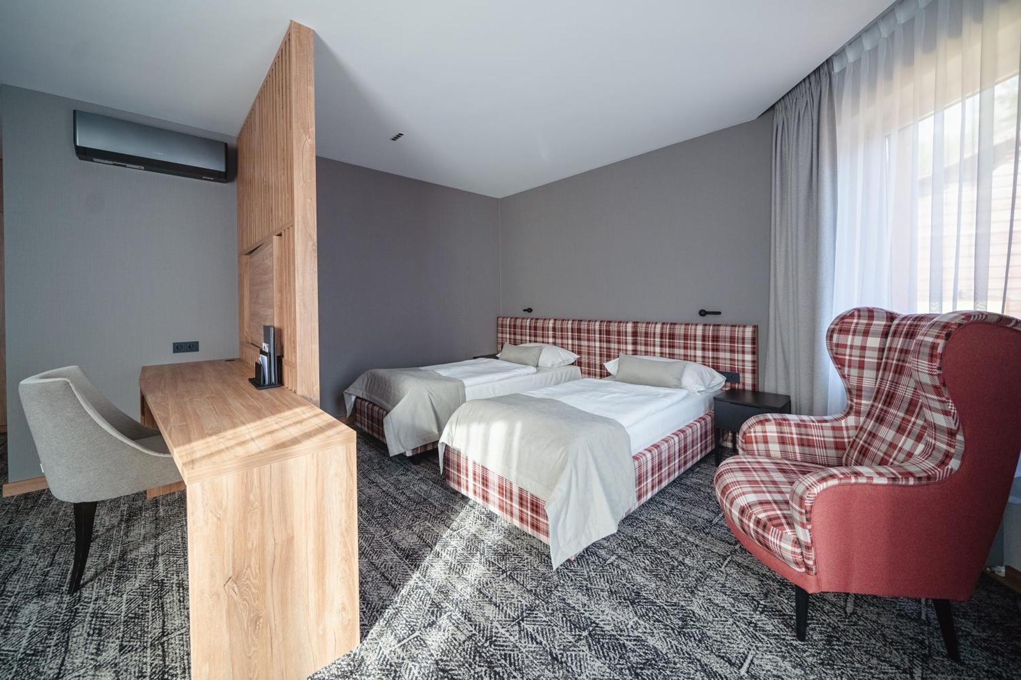 Hotel Meta Resort & Vine Spa Щирк Екстериор снимка