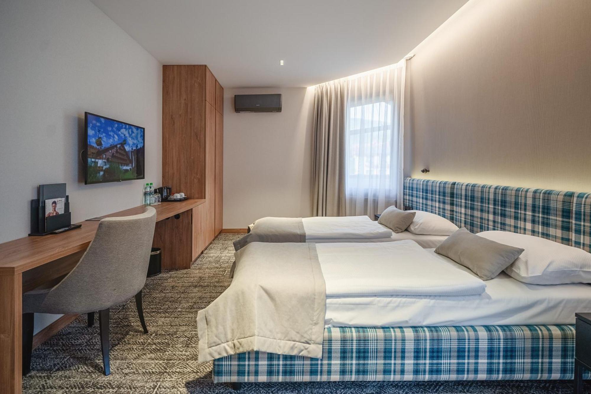 Hotel Meta Resort & Vine Spa Щирк Екстериор снимка