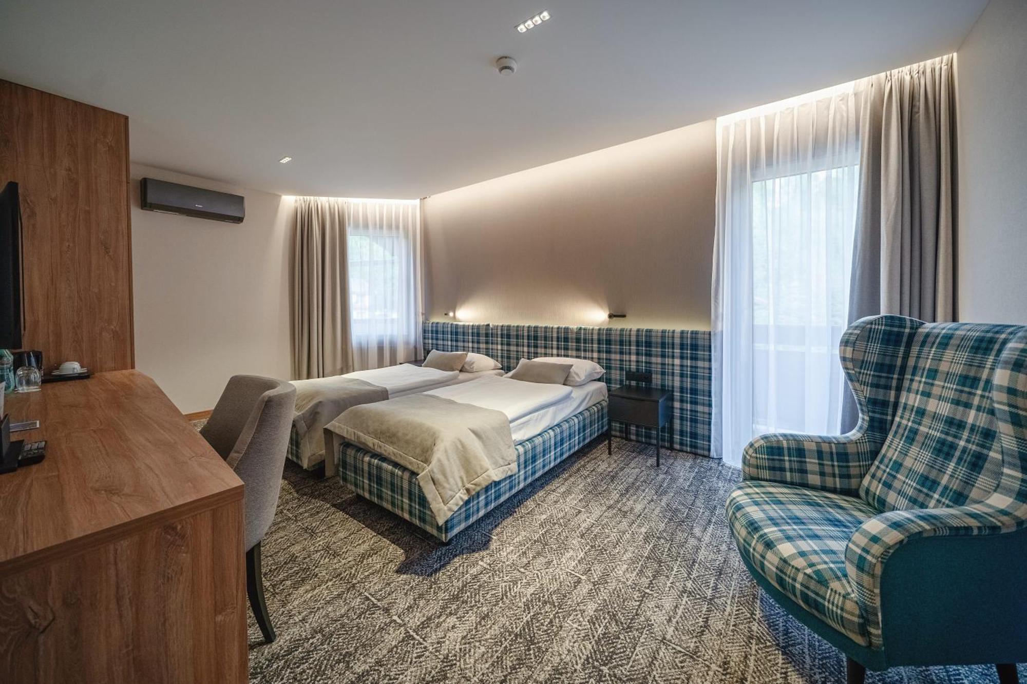 Hotel Meta Resort & Vine Spa Щирк Екстериор снимка
