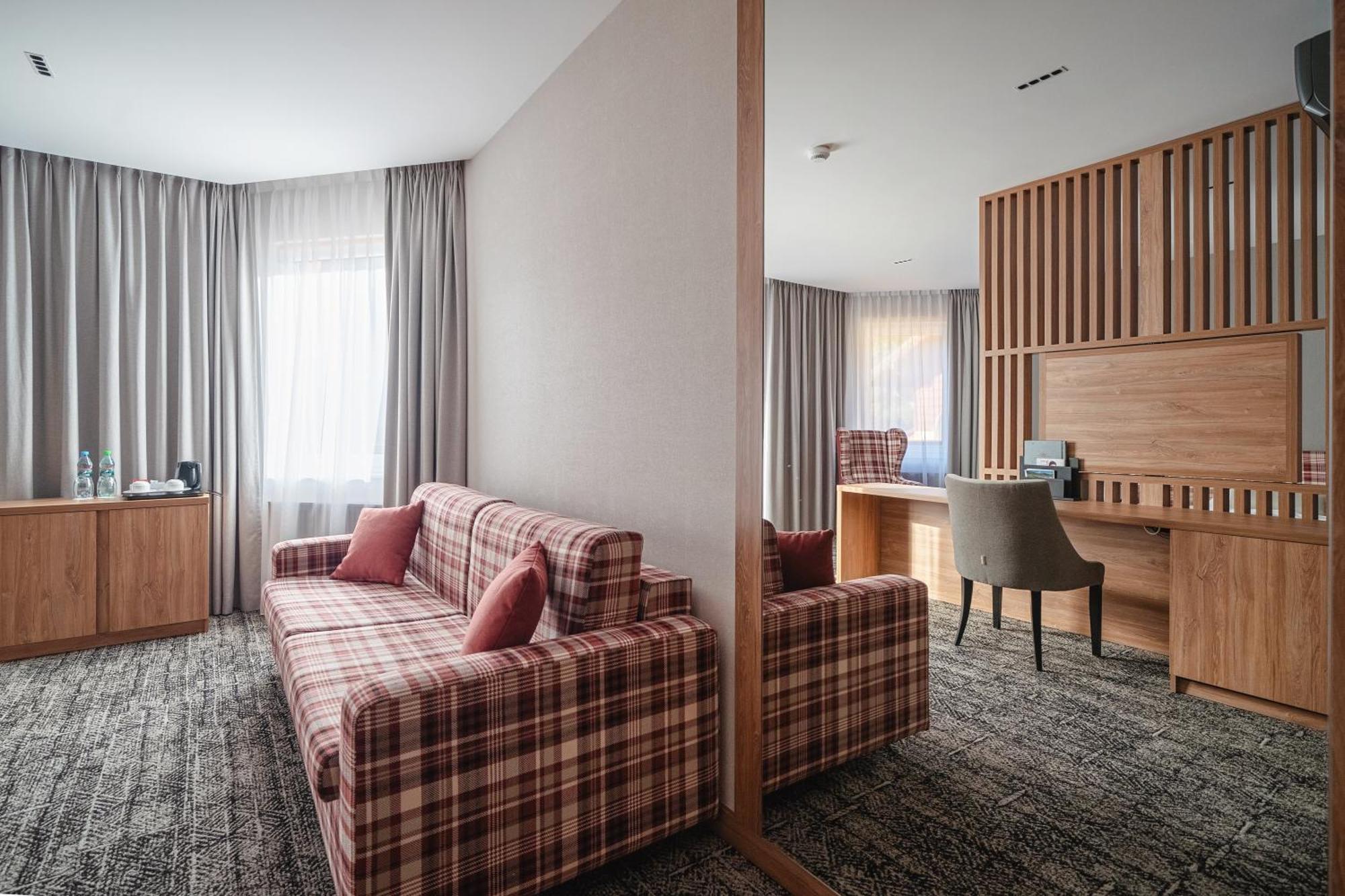 Hotel Meta Resort & Vine Spa Щирк Екстериор снимка
